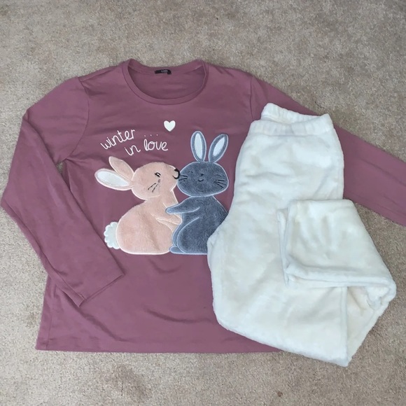 Cute pj set! - Picture 1 of 2